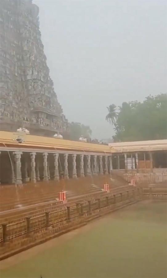 Heavy Rain Water Enters into Madurai Meenakshi Temple12