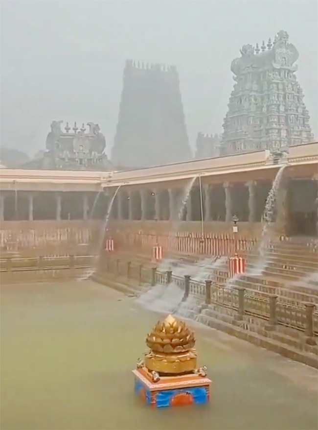 Heavy Rain Water Enters into Madurai Meenakshi Temple7