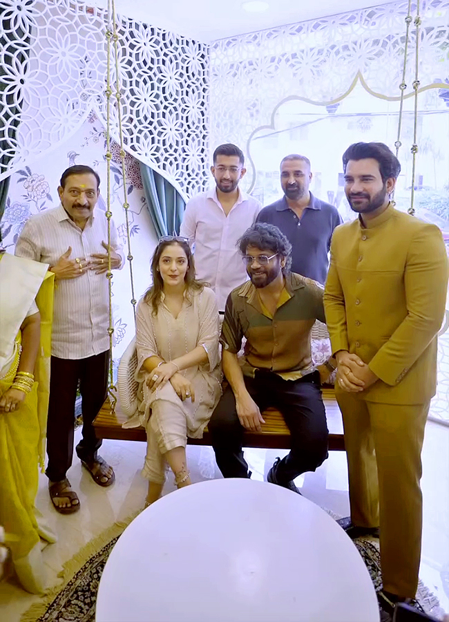Nagarjuna Akkineni At Bigg Boss Akhil Sarthak Salon Photos19