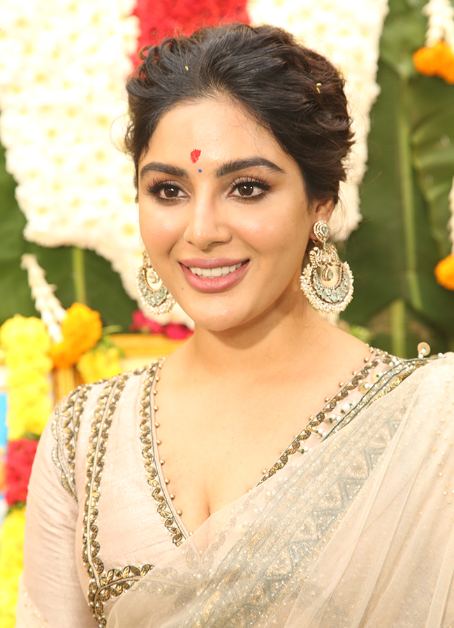 Actress Samyuktha Menon Hasya Movie Pooja Ceremony Photos13