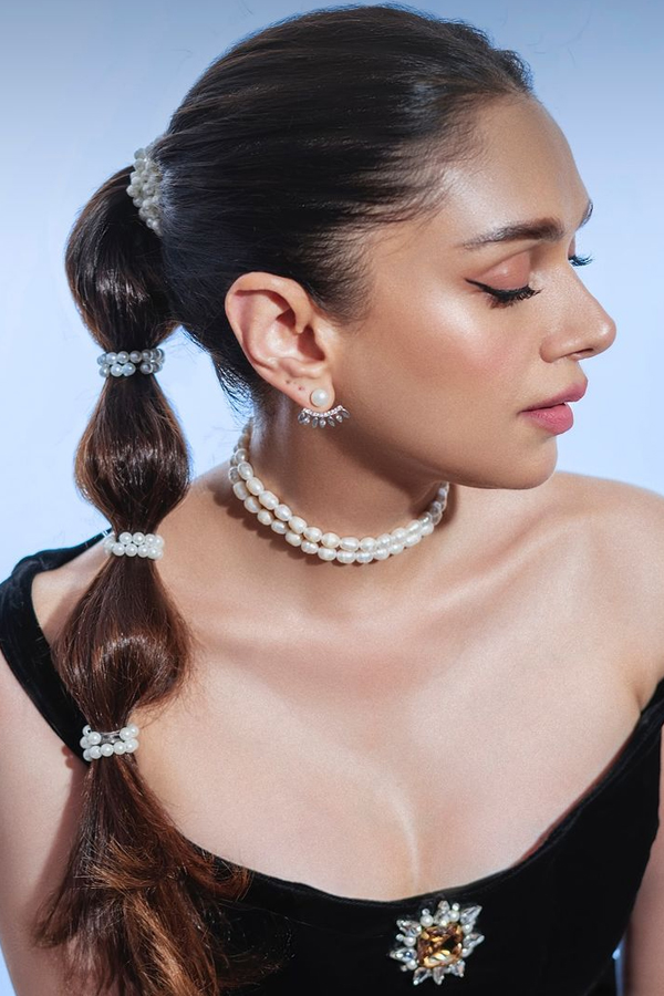 Actress Aditi Rao Hydari Stunning Looks In Black Dress5