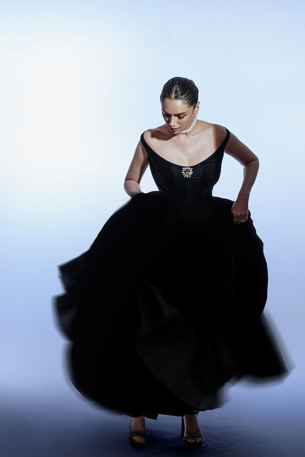 Actress Aditi Rao Hydari Stunning Looks In Black Dress7