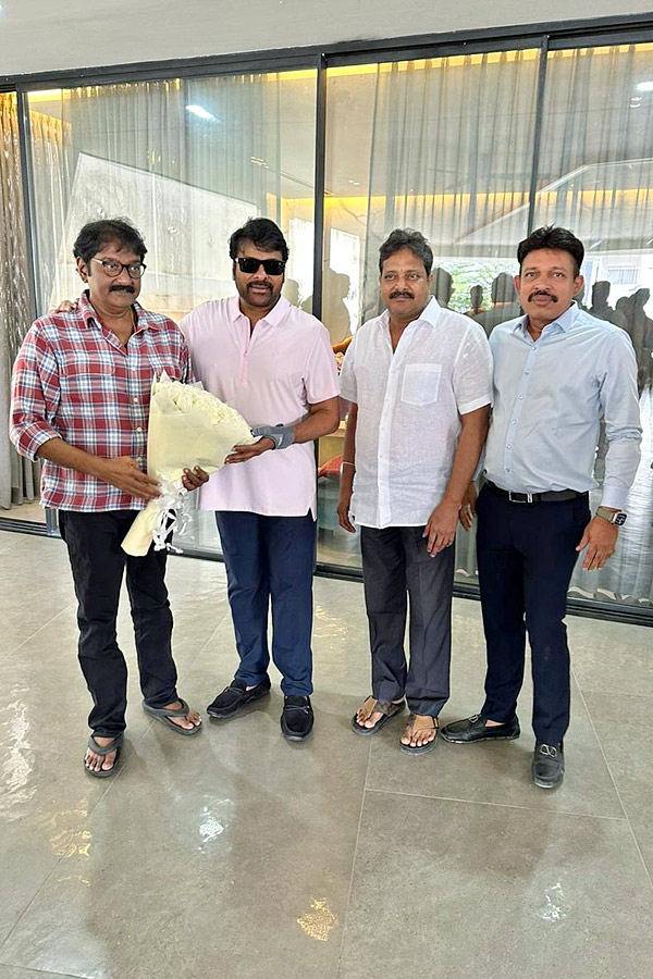 Megastar Chiranjeevi, Prabhas and Ram Charan wishes mega director VV Vinayak on his birthday Photos3