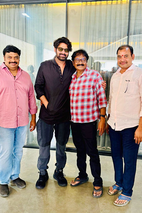 Megastar Chiranjeevi, Prabhas and Ram Charan wishes mega director VV Vinayak on his birthday Photos4