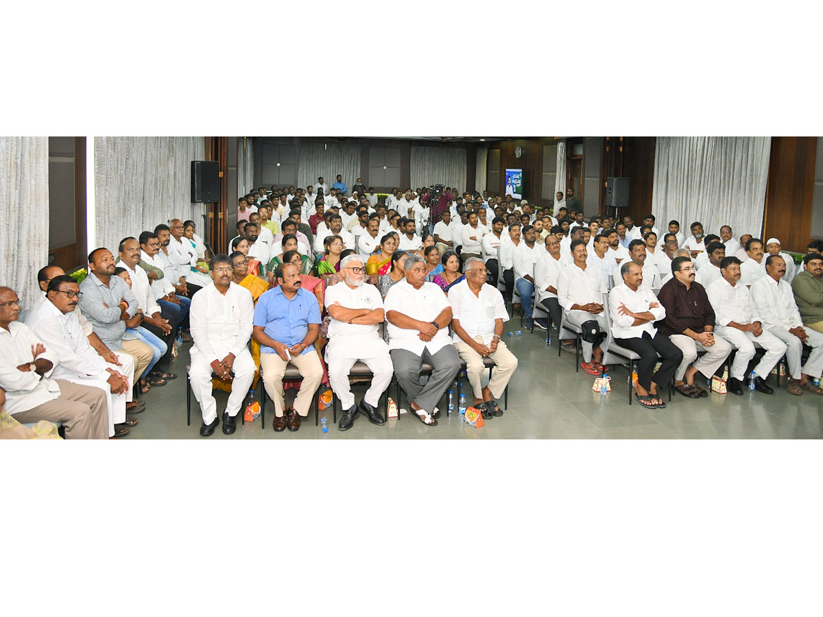 YS Jagan Sensational Comments On Nara Lokesh Red Book in Tadepalli Meeting Photos2