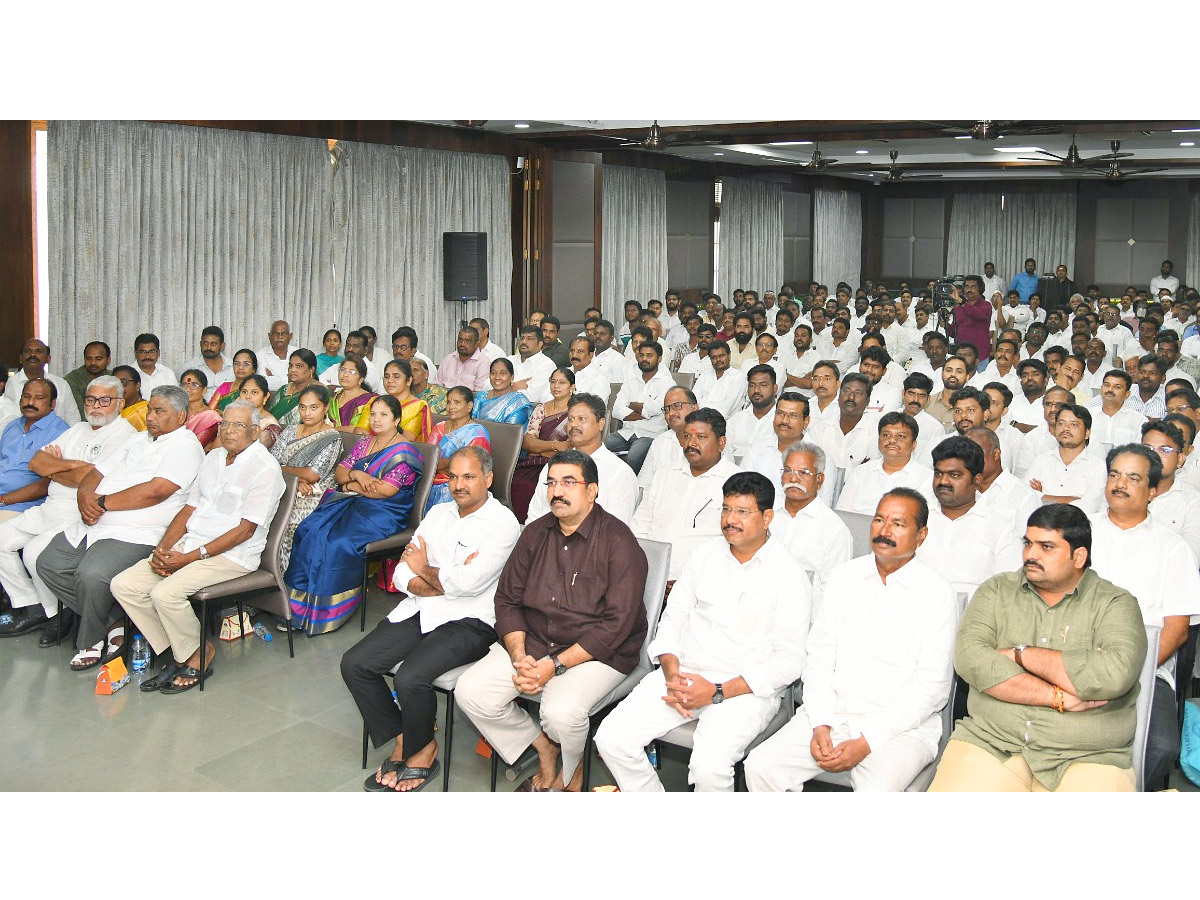 YS Jagan Sensational Comments On Nara Lokesh Red Book in Tadepalli Meeting Photos3