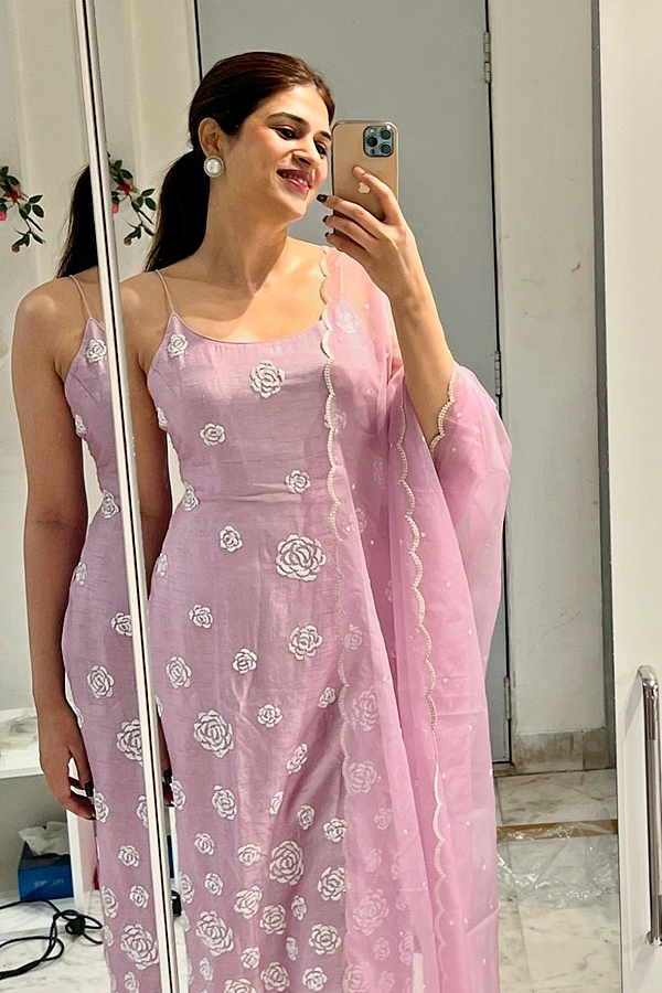 Shraddha Das debuts as singer in Kanguva Photos25