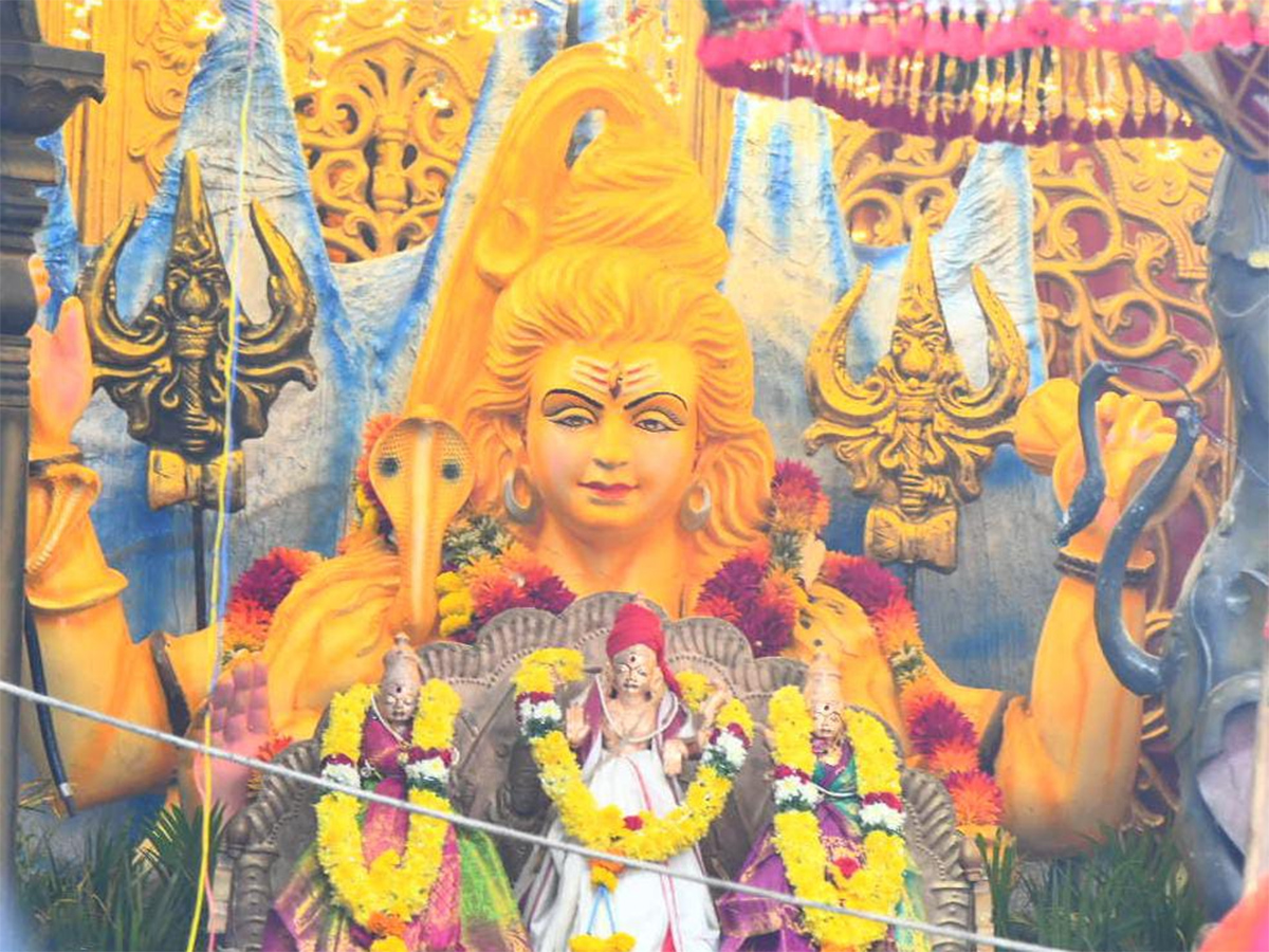 విజయవాడ : ఇంద్రకీలాద్రిపై భవానీ దీక్ష స్వీకరణ (ఫొటోలు) | Bhavani ...