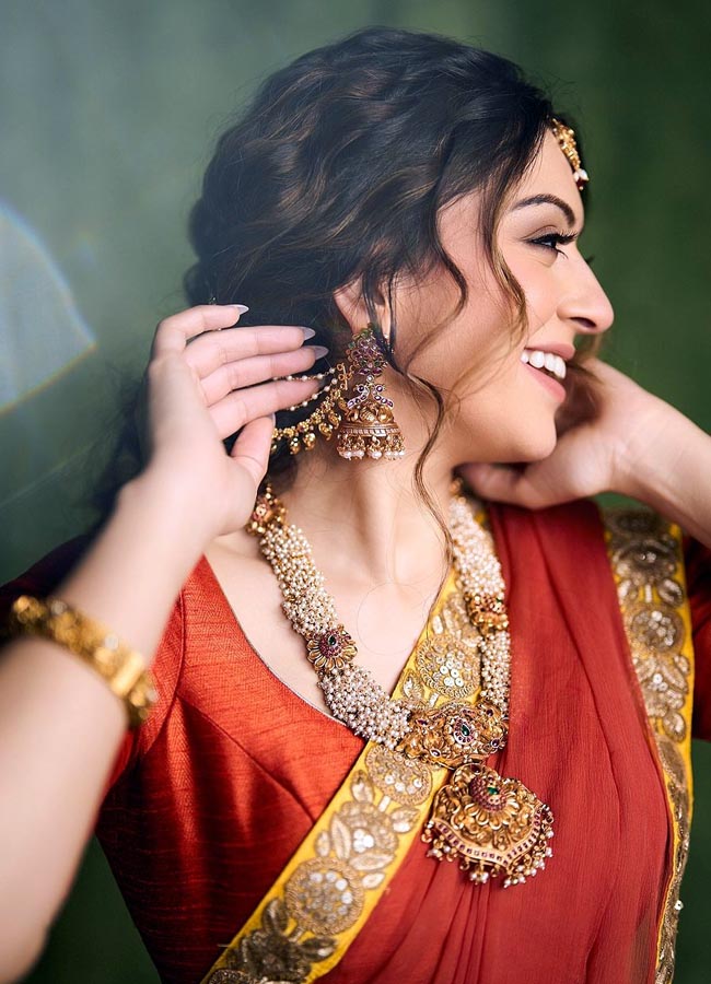 Actress Hansika Motwani heroine shining like a bride13