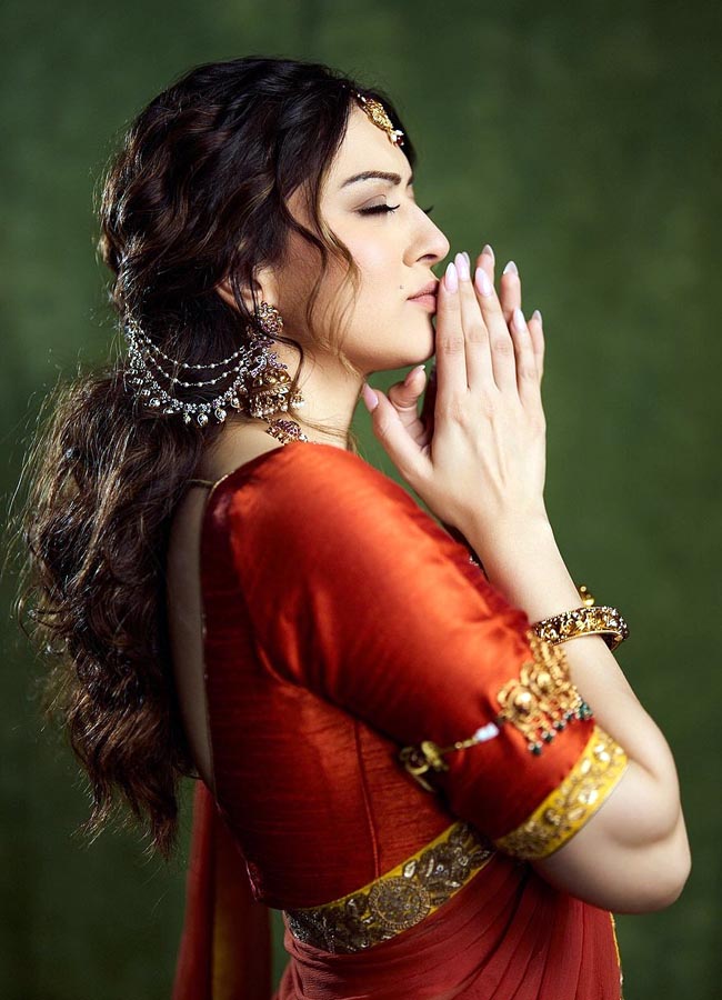 Actress Hansika Motwani heroine shining like a bride7