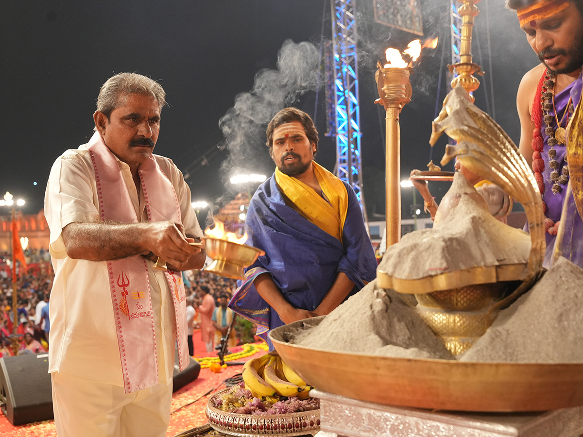 Koti Deepotsavam 2024 at NTR Stadium Photos15