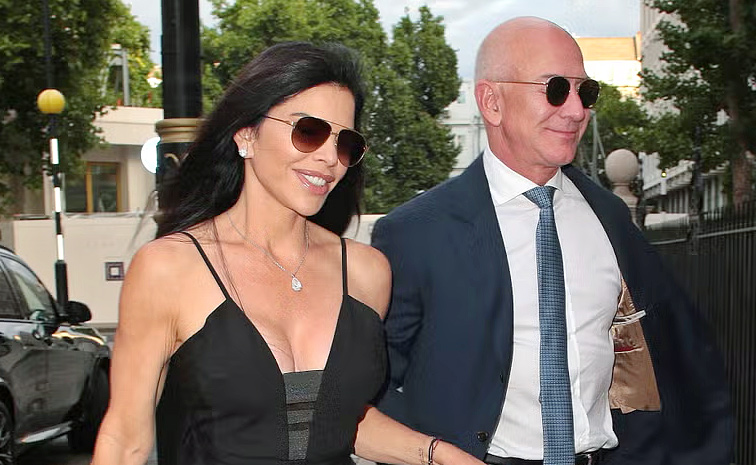 Amazon founder Jeff Bezos and Lauren Sanchez to get married Photos19