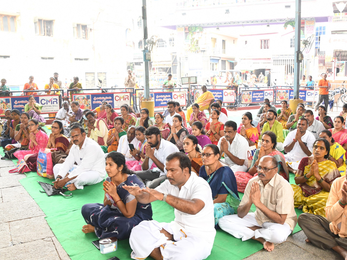 Tirupati : Huge Devotees throng Siva temples on Karthika Pournami day Photos17