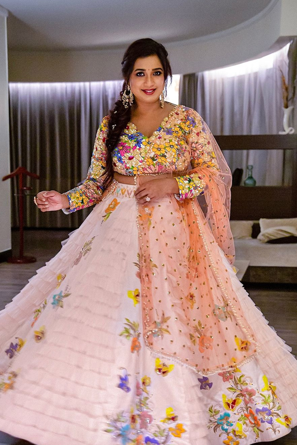 Star Singer Shreya Ghoshal In A Fabulous Fashion Style Photos22