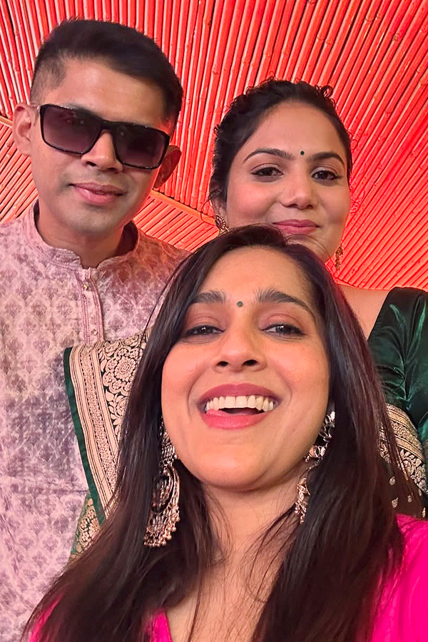 Anchor And Actress Rashmi Gautam Mehandi Photos Goes Viral On Social Media21