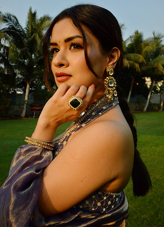actress avneet kaur hot photoshoot11