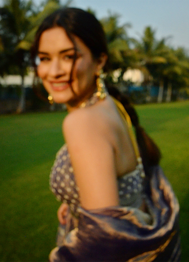 actress avneet kaur hot photoshoot15