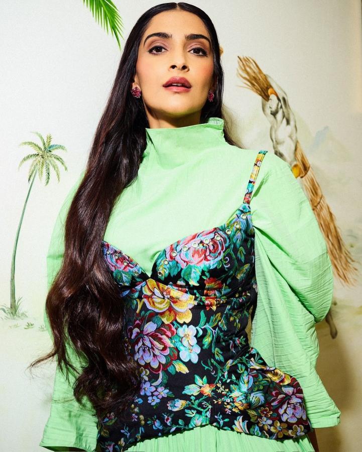 Sonam Kapoor Thanksgiving Ready In Bright Neon Green Dress4