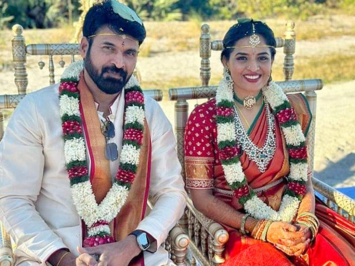 Details Of Actor Subbaraju's Wife Sravanthi Photo Gallery5