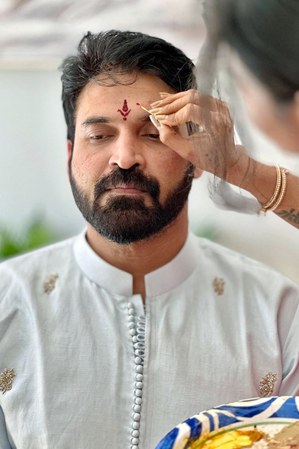 Details Of Actor Subbaraju's Wife Sravanthi Photo Gallery8