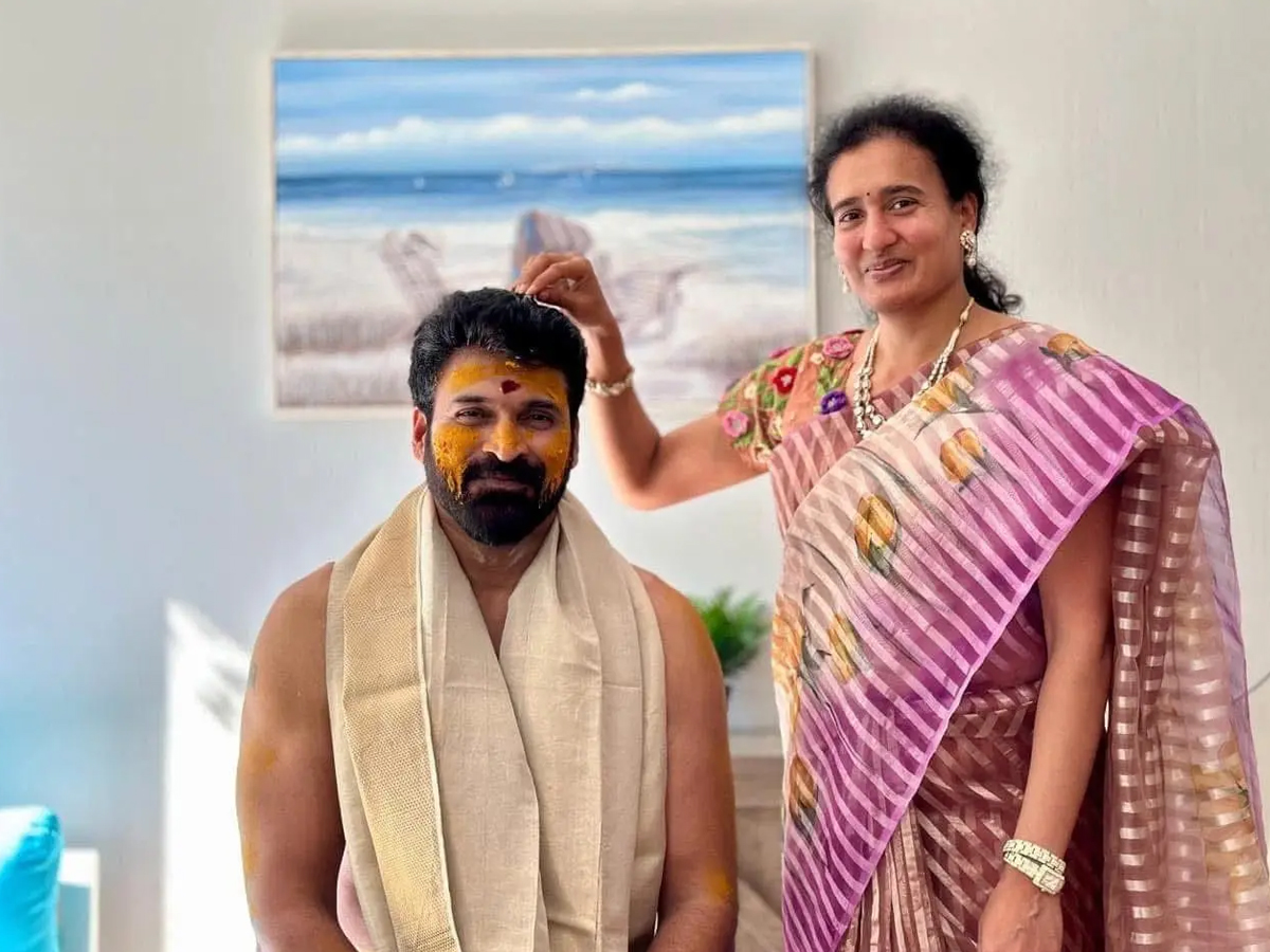 Details Of Actor Subbaraju's Wife Sravanthi Photo Gallery9