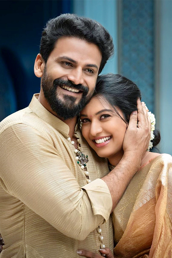 Kannada actor, Daali Dhananjay shares engagement Photos4