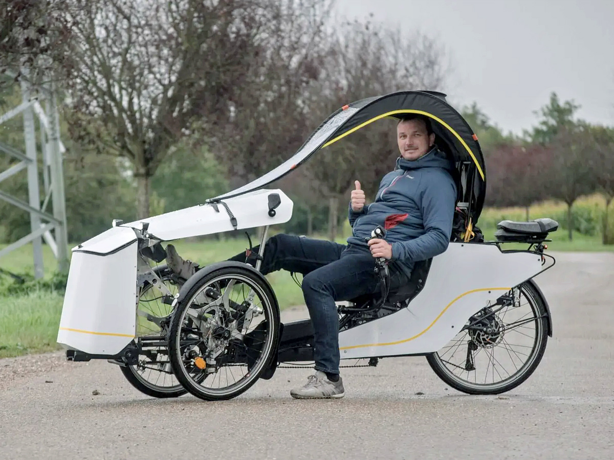 Semi-enclosed recumbent e-trike splits the difference between bike and car Photos7