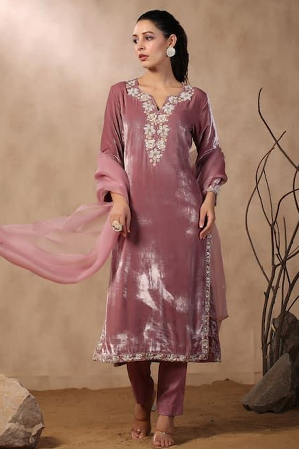 Shine Brightly In Winter With These Velvet Designer Dresses14