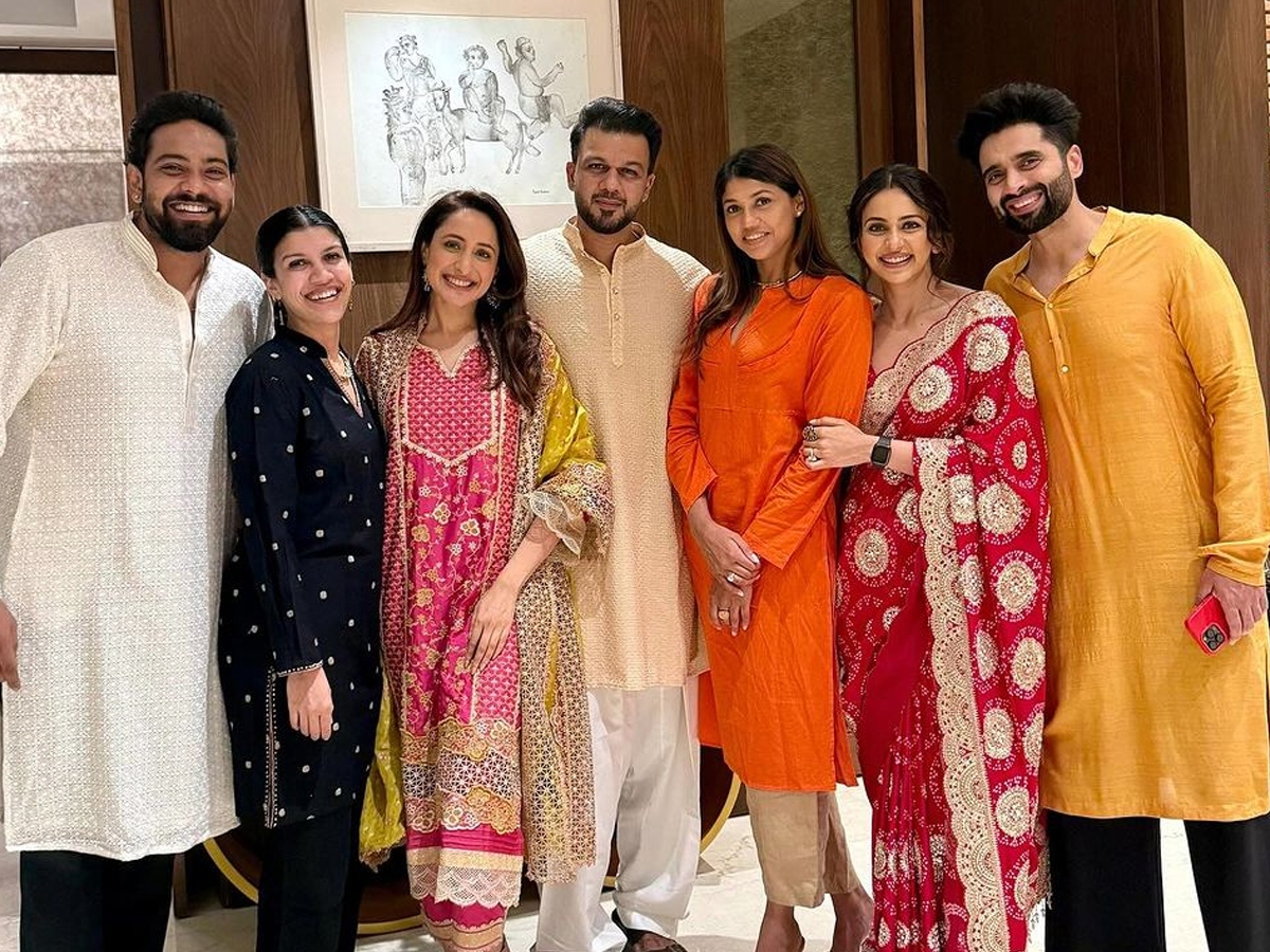  rakulpreet sing celebrated first diwali with her husband 14