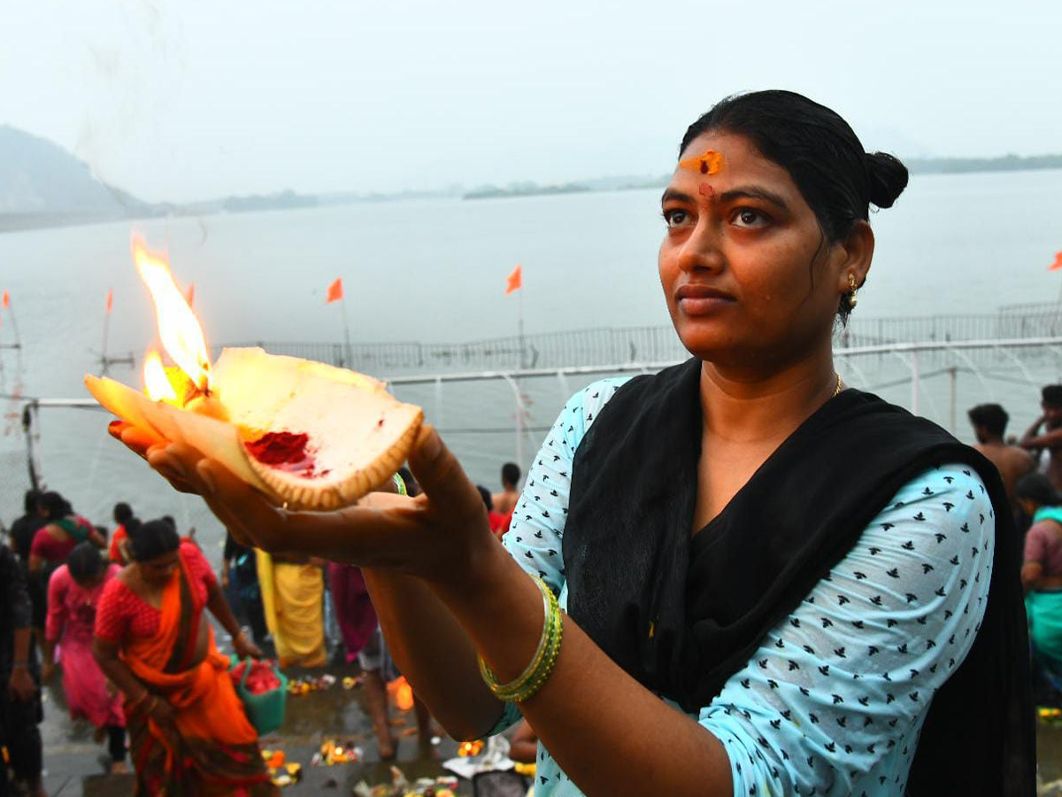 Devotees Rush At Vijayawada Punnami Ghat To Offer Karthika Masam Prayers11