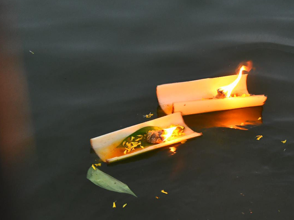 Devotees Rush At Vijayawada Punnami Ghat To Offer Karthika Masam Prayers12