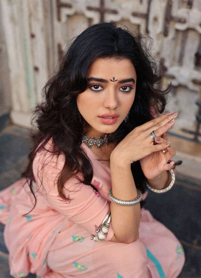 Actress Ketika Sharma Photoshoot Goes Viral11