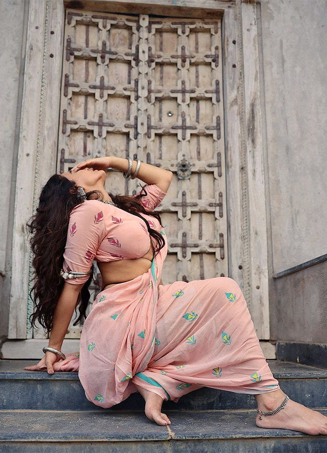 Actress Ketika Sharma Photoshoot Goes Viral15