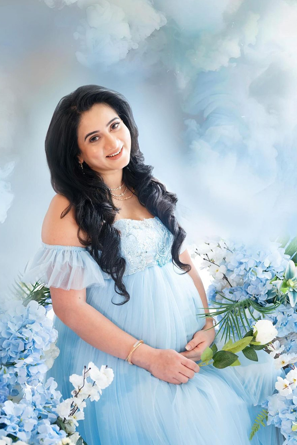 Kannada Actress Harshika Poonacha Pregnancy Days Photos Viral7