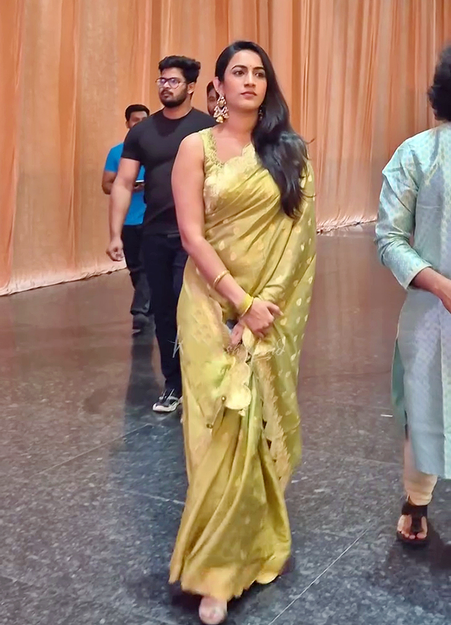 'కలర్ ఫోటో' డైరెక్టర్ సందీప్ రాజ్ రిసెప్షన్.. హాజరైన నిహారిక (ఫొటోలు ...