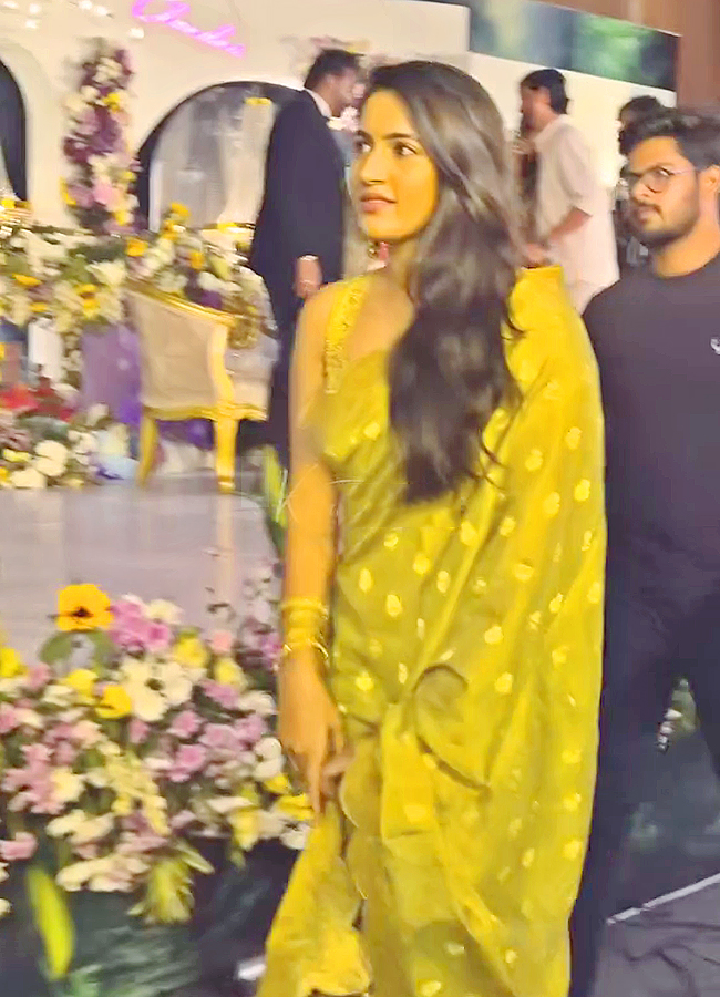 'కలర్ ఫోటో' డైరెక్టర్ సందీప్ రాజ్ రిసెప్షన్.. హాజరైన నిహారిక (ఫొటోలు ...