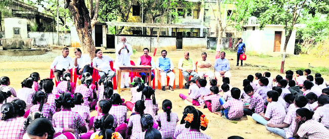 క్రమశిక్షణ,  శ్రద్ధతో చదవాలి
1
