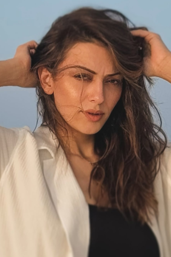 Actress Hansika Motwani Beauty Shines Like A Pearl At Maldives Beach2