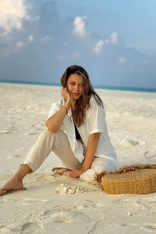 Actress Hansika Motwani Beauty Shines Like A Pearl At Maldives Beach12