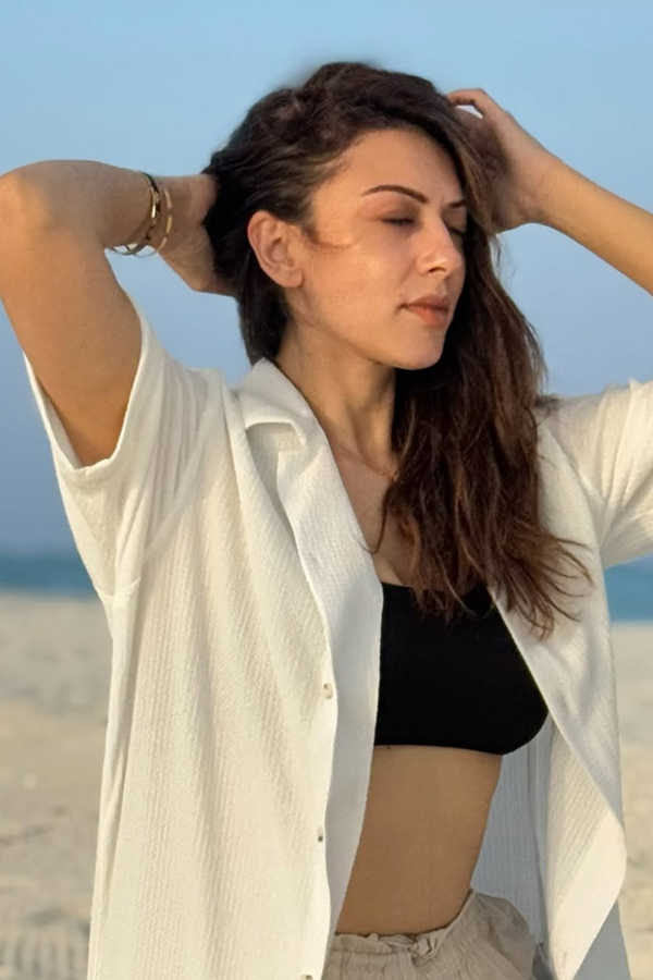 Actress Hansika Motwani Beauty Shines Like A Pearl At Maldives Beach3