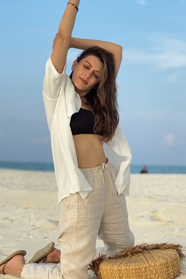 Actress Hansika Motwani Beauty Shines Like A Pearl At Maldives Beach4