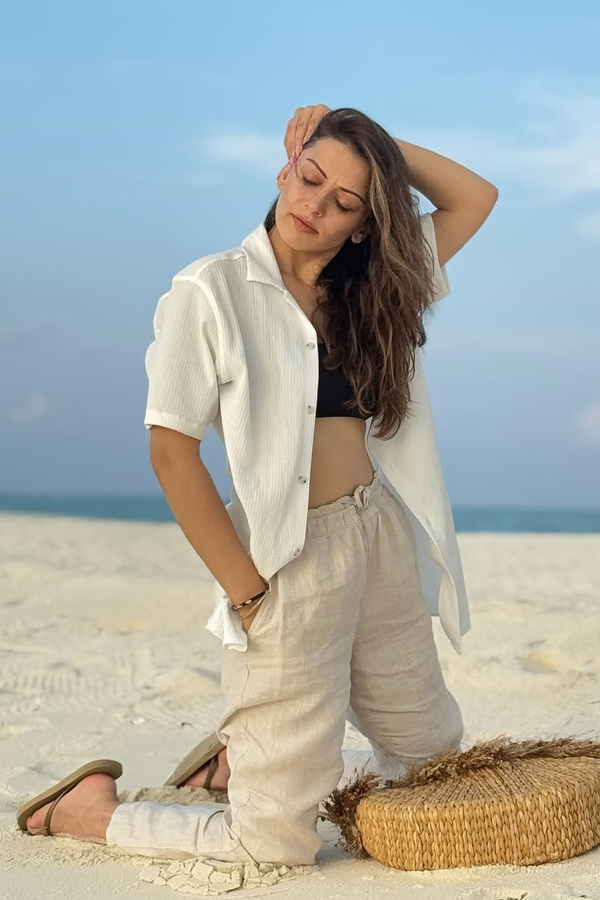 Actress Hansika Motwani Beauty Shines Like A Pearl At Maldives Beach6