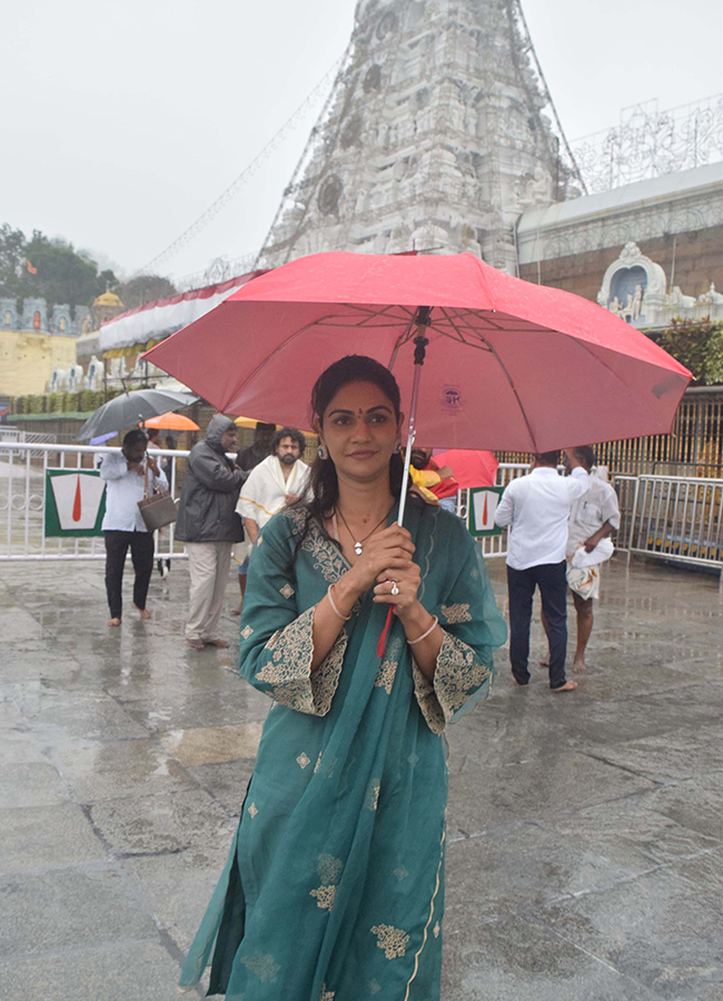 Heavy rain in tirumala today photos2