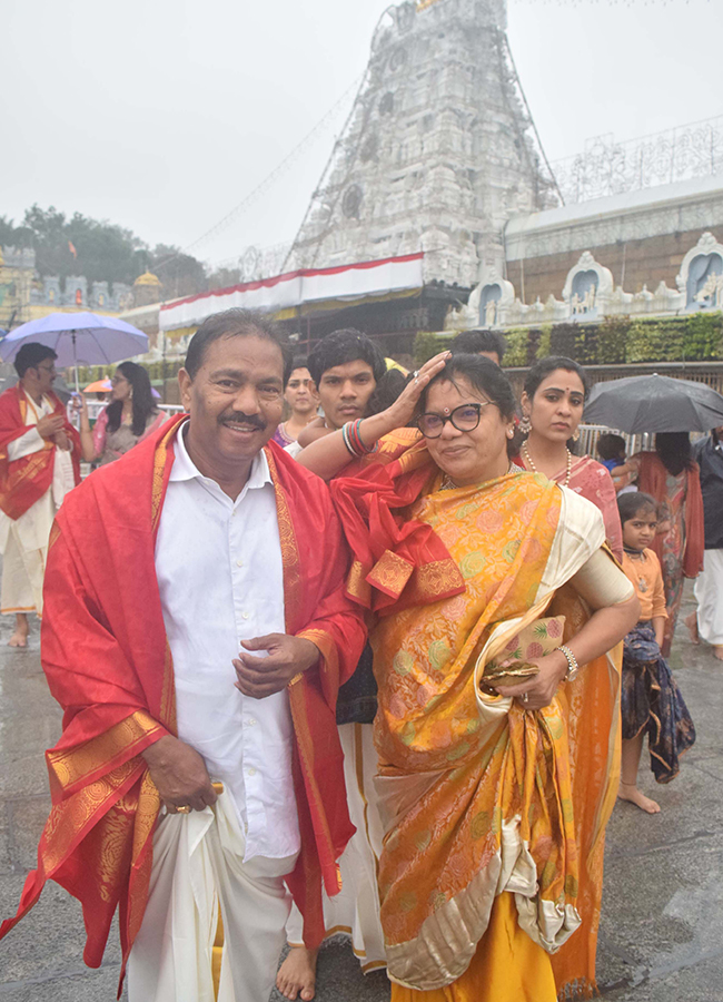 Heavy rain in tirumala today photos5