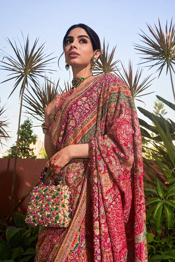 Khushi Kapoor Looks Stunning In Tarun Tahilianis Designer Saree4