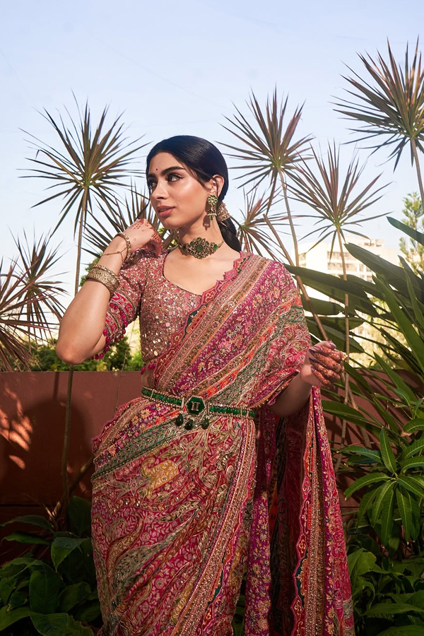 Khushi Kapoor Looks Stunning In Tarun Tahilianis Designer Saree5