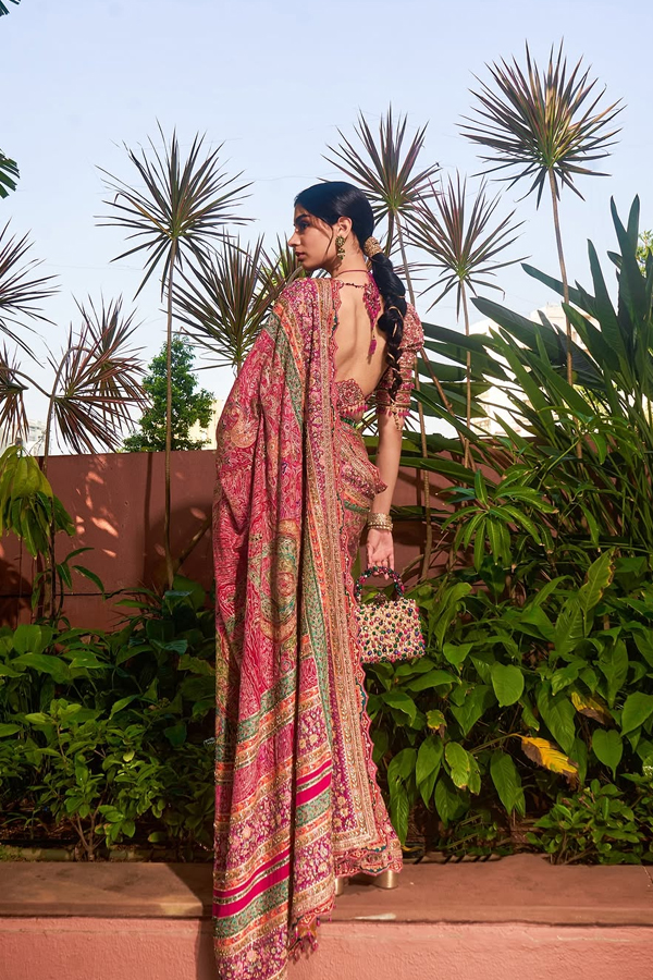 Khushi Kapoor Looks Stunning In Tarun Tahilianis Designer Saree6
