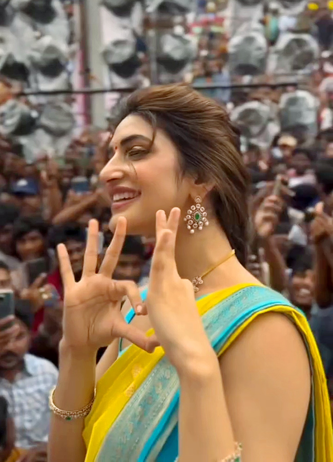 Shopping Mall Grand Launch By Actress Sreeleela at Rajahmundry12