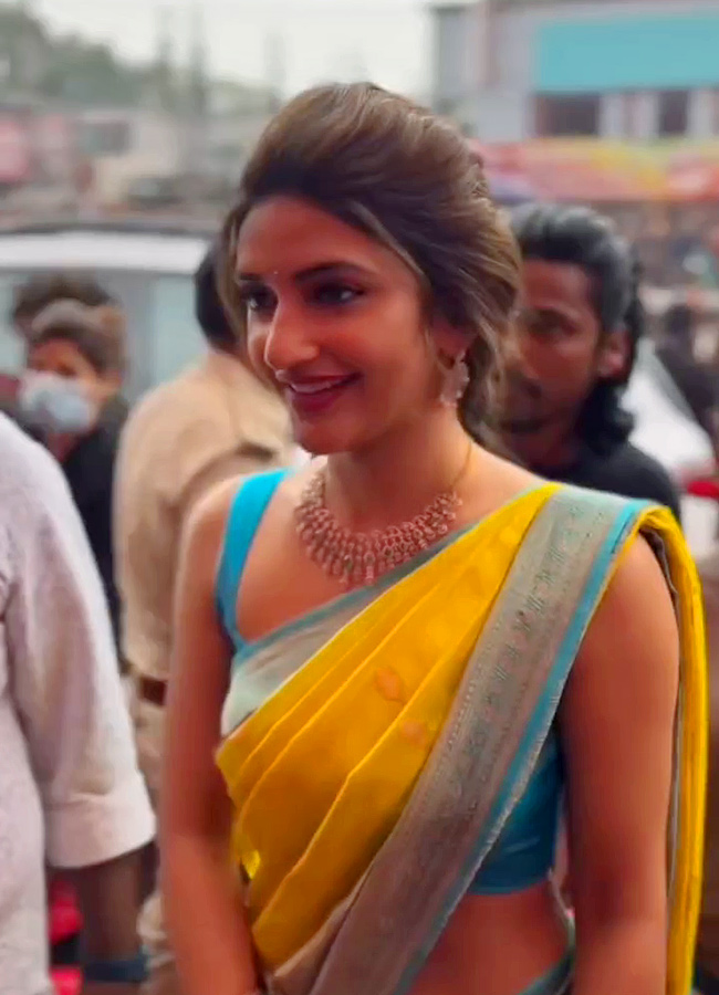  Shopping Mall Grand Launch By Actress Sreeleela at Rajahmundry13