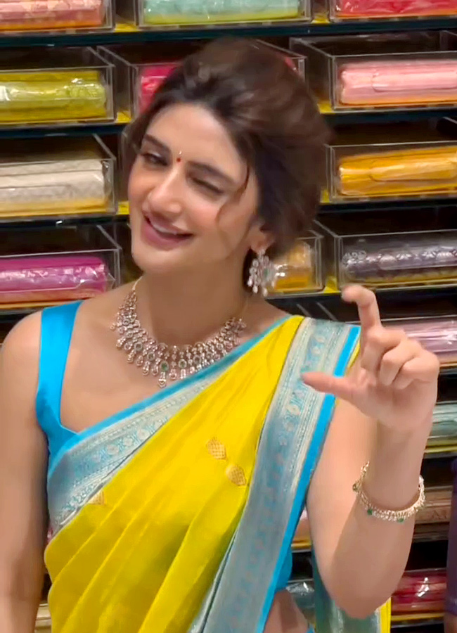  Shopping Mall Grand Launch By Actress Sreeleela at Rajahmundry17